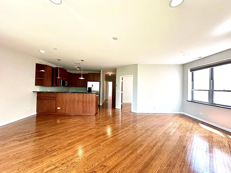 1635 W Cortland St #301 — Photo 1