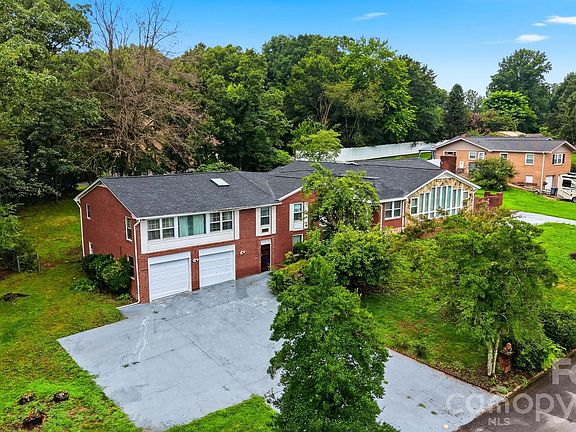 3rd image of 103 Castlegate Dr