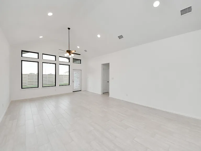 10706 Ursa St — Photo 12