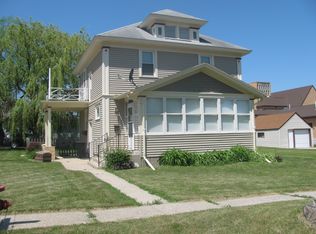 712 S 2nd St, Milbank, SD 57252