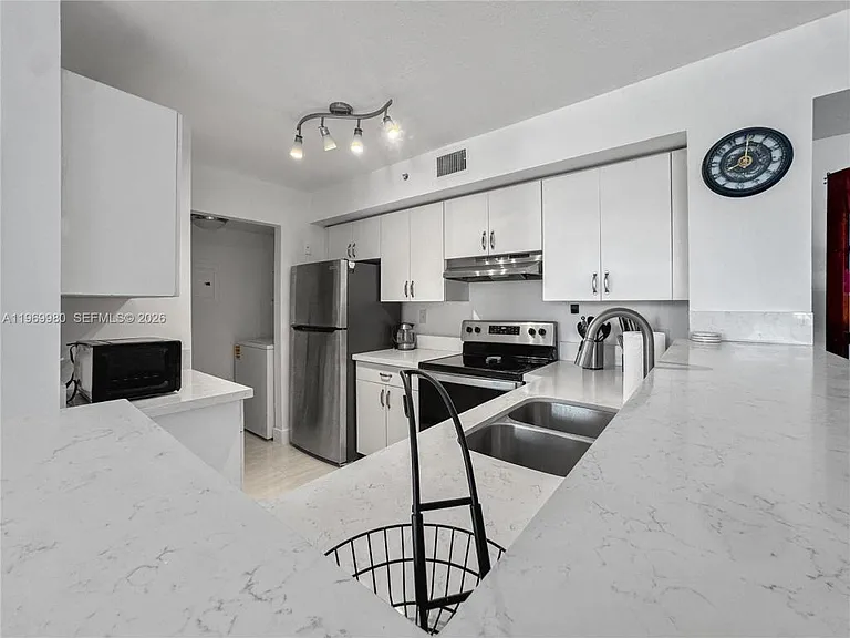 2123 Renaissance Blvd — Photo 1