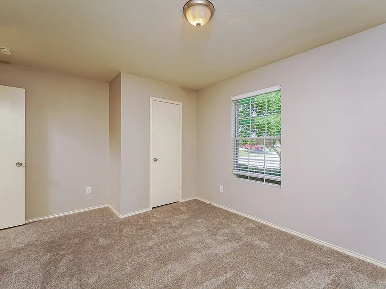 1209 Lambert Dr — Photo 14