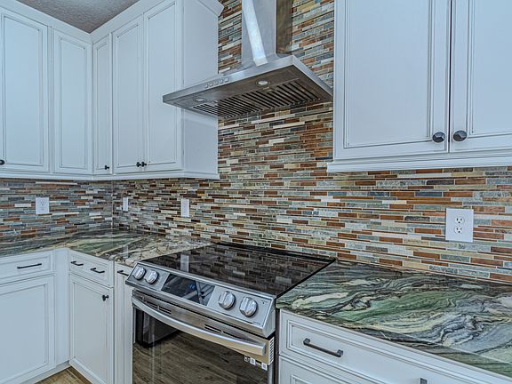 5th image of 13352 Harbor Shore Ln