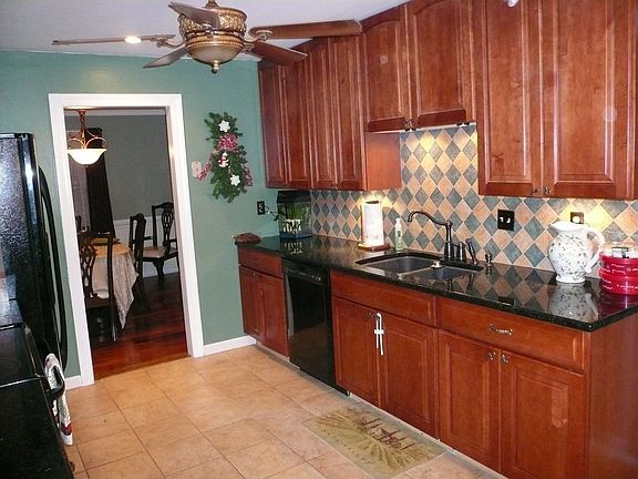 5th image of 508 Dinwiddie Ct