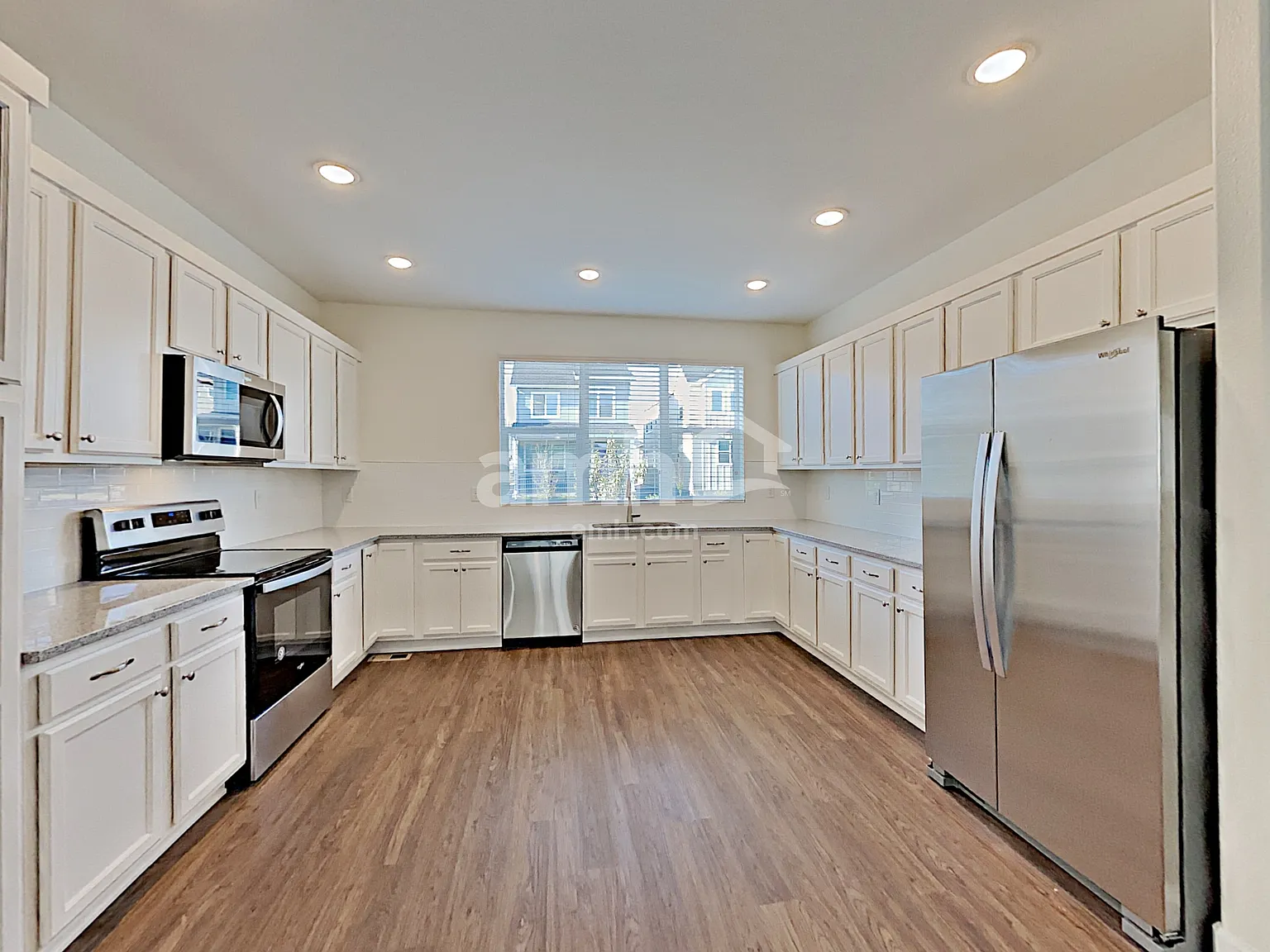 3 bed, 2.5 bath, 2019 sqft, $2,875 — Photo 3