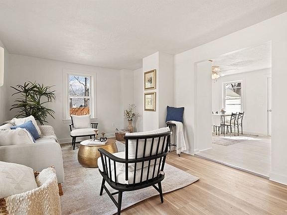 4th image of 818 Main St