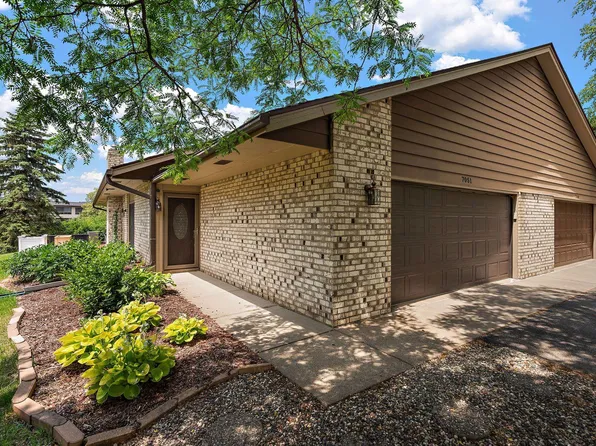 7051 Robinwood Trl, Woodbury, MN 55125