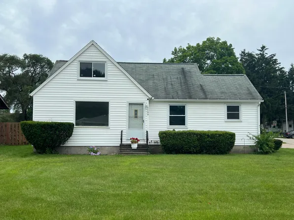 1135 E Byron Rd, Norton Shores, MI 49441