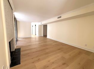 412 N Oakhurst Dr APT 200, Beverly Hills, CA 90210