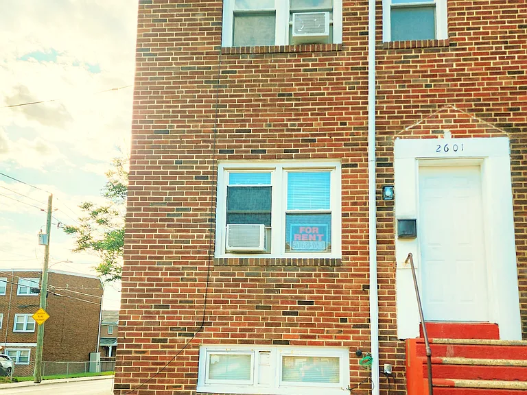 2601 N Heald St — Photo 1