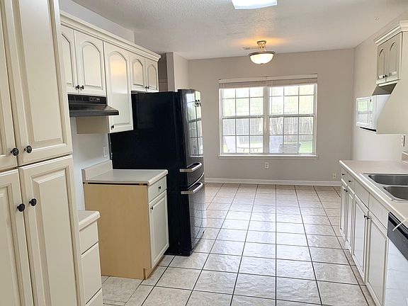 3rd image of 1616 Clayton Ave