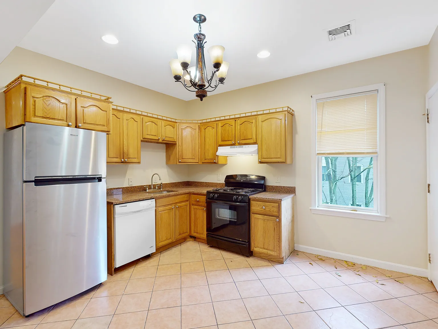 3 bed, 1250 sqft, $3,250 — Photo 4