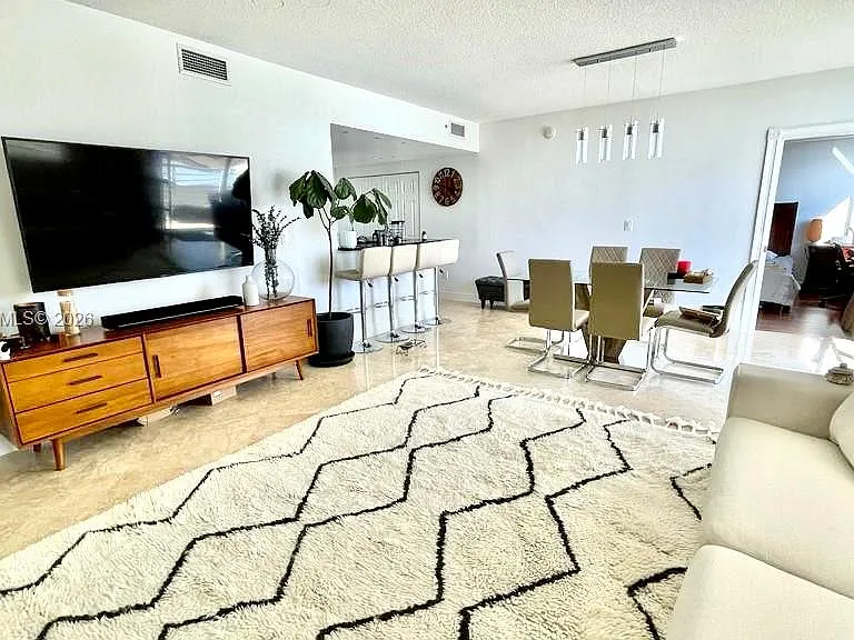 18800 NE 29th Ave #818 — Photo 1