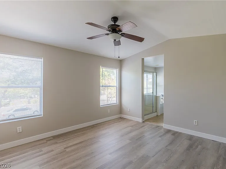 10517 Jeremy Ridge Ave — Photo 2