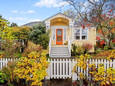 9512 Phinney Avenue N, Seattle, WA, 98103