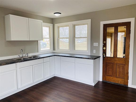 3rd image of 405 Oak St