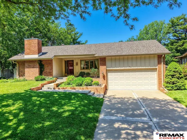 1025 Lamplighter Ln, Lincoln, NE 68510