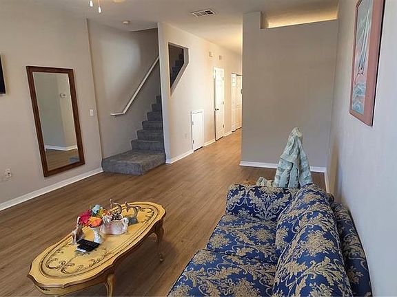 3rd image of 3970 SW 20th Ave APT 912