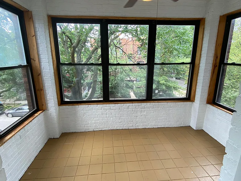 1403 W Winnemac Ave #1 — Photo 2