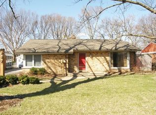 940 Shermer Rd, Glenview, IL 60025