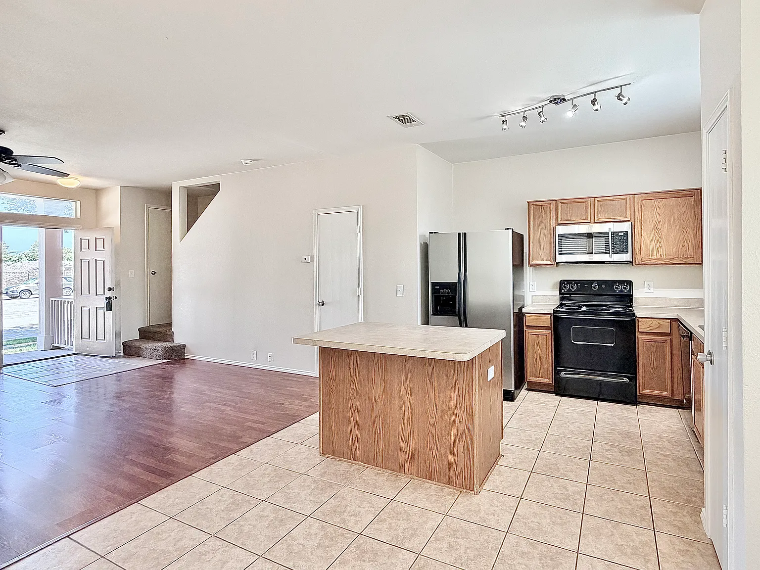2 bed, 2.5 bath, 1248 sqft, $1,849 — Photo 2