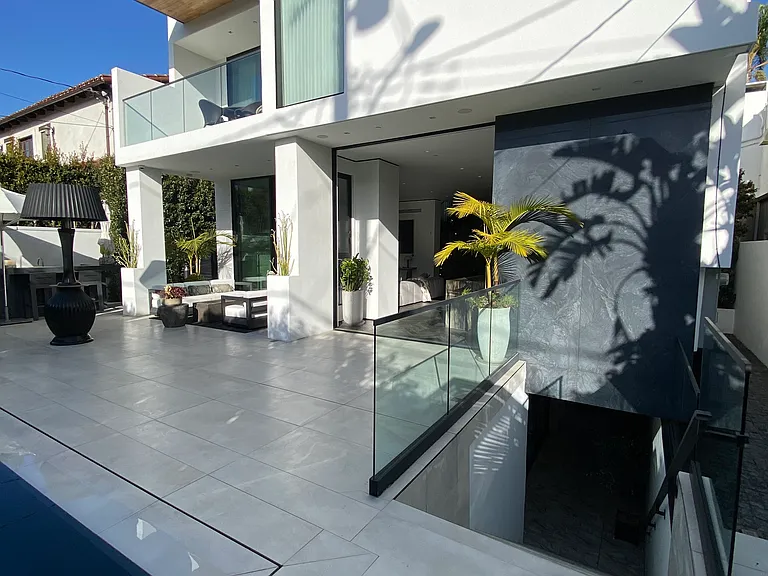 213 S La Peer Dr — Photo 72