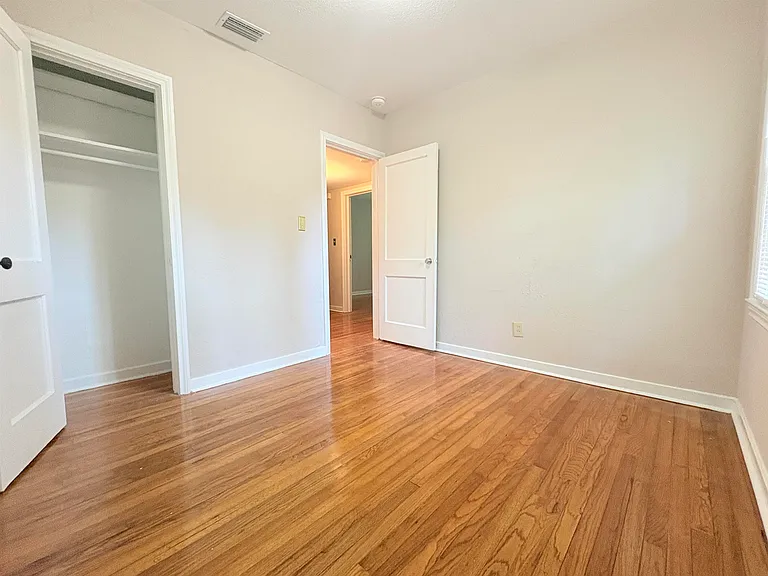 606 Collins Dr — Photo 13