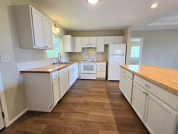 3rd image of 16-2052 Jewel Dr