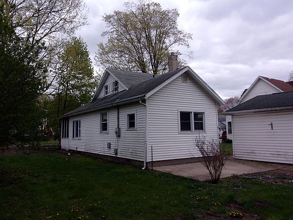 5th image of 210 N Park St