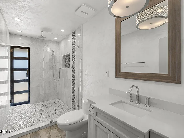 6900 N Highlands Dr — Photo 30