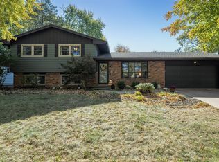 307 Hillside Ln, Bloomington, IL 61701