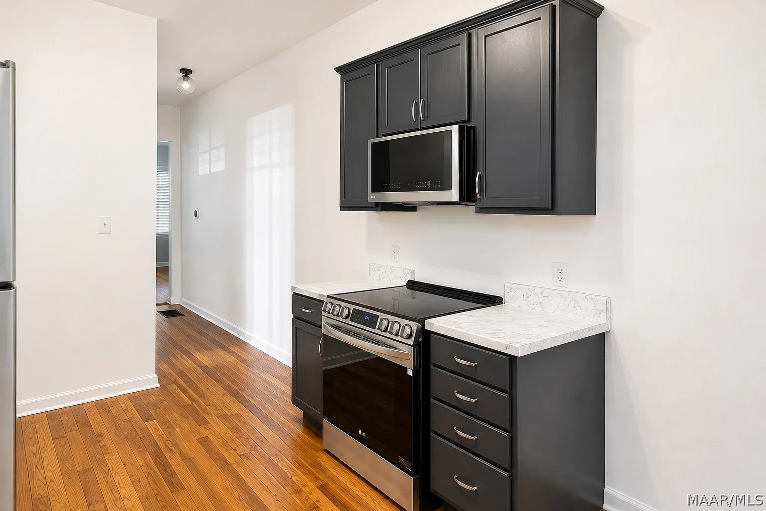 2 bed, 1.0 bath, 900 sqft, $1,000 — Photo 4