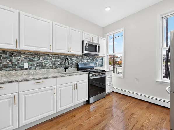 134 Griffith Street image 1 of 26