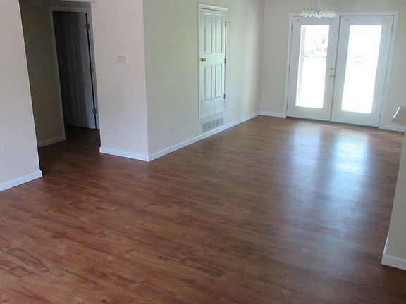 2nd image of 2826 Hemlock Ct APT A