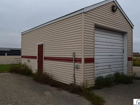 3rd image of 825 Main St S