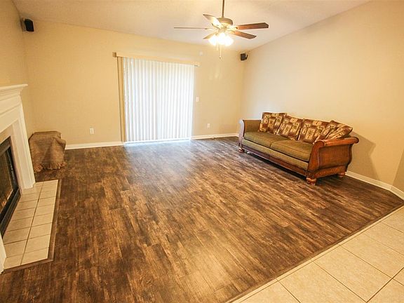 3rd image of 11044 Tanton Ln