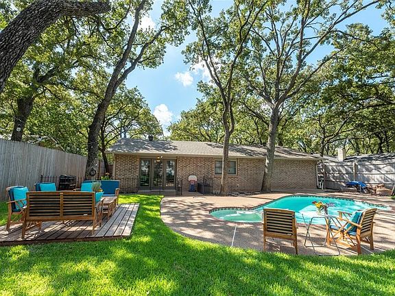 4th image of 3409 Somerset Dr