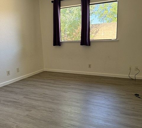 4th image of 8363 Deville Oaks Way
