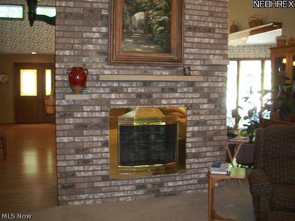 5th image of 2402 N Woodlawn Dr NW