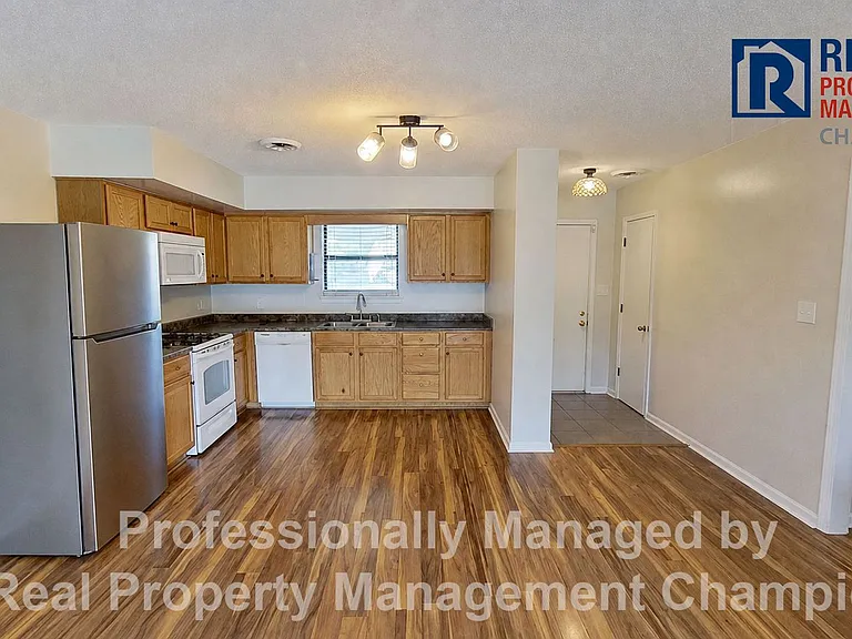 301 Dennis Rd — Photo 3