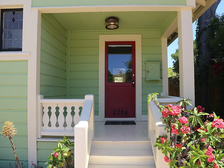 2204 Parkway Dr — Photo 2
