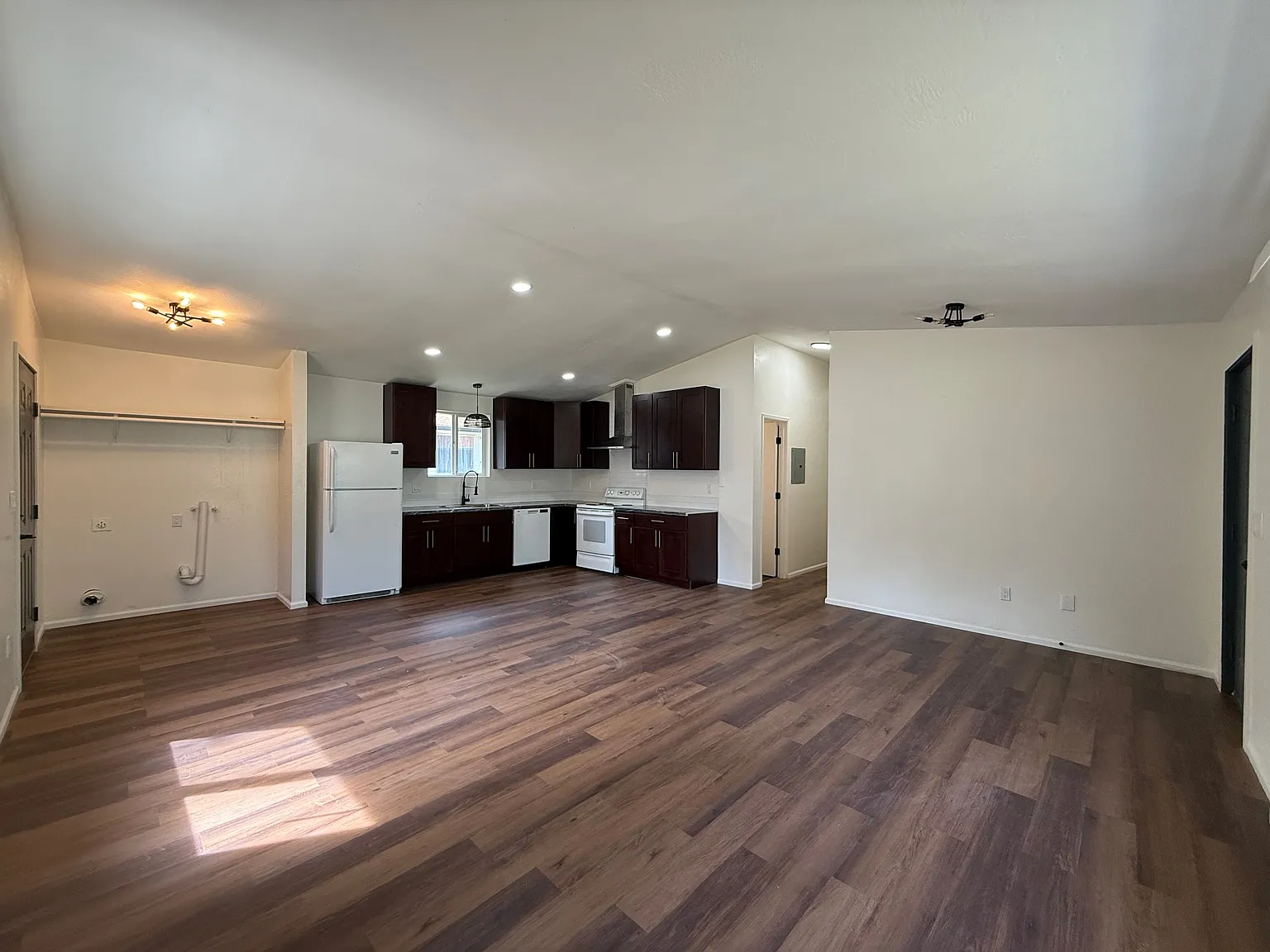 3 bed, $1,350 — Photo 2