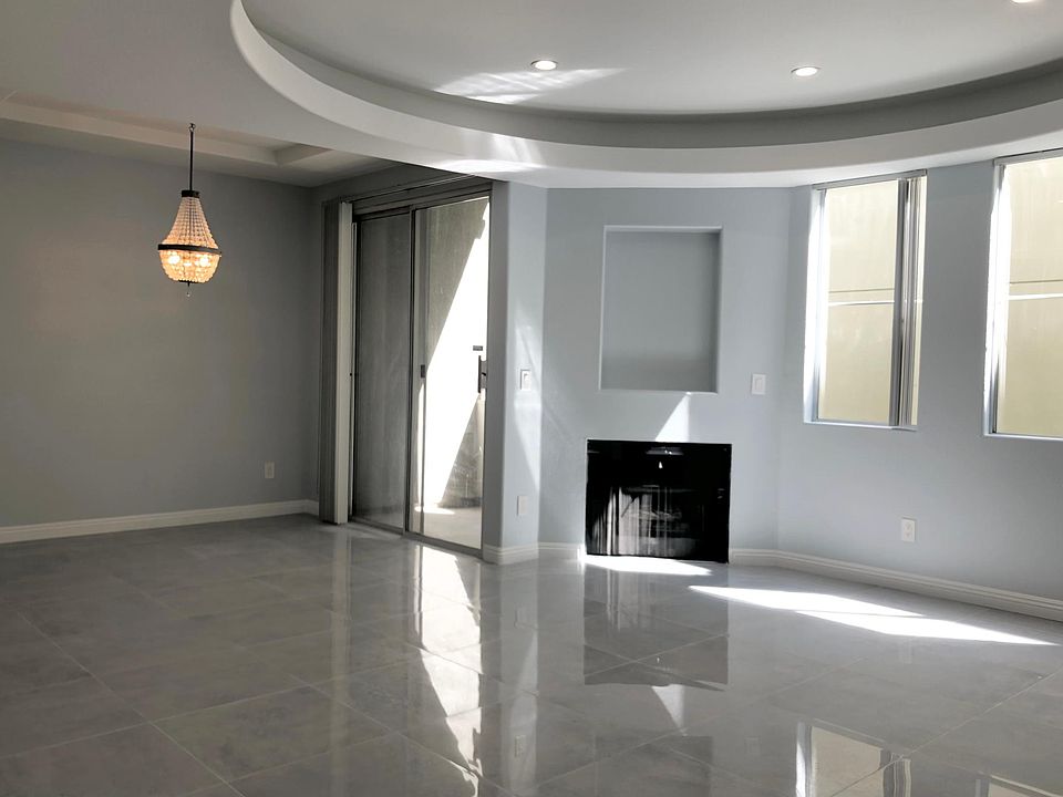 1st image of 12222 Moorpark St APT 104