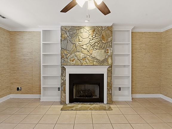 4th image of 17 Abelia Ct