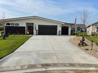 2512 Chasehire Ct, Lawrence, KS 66046