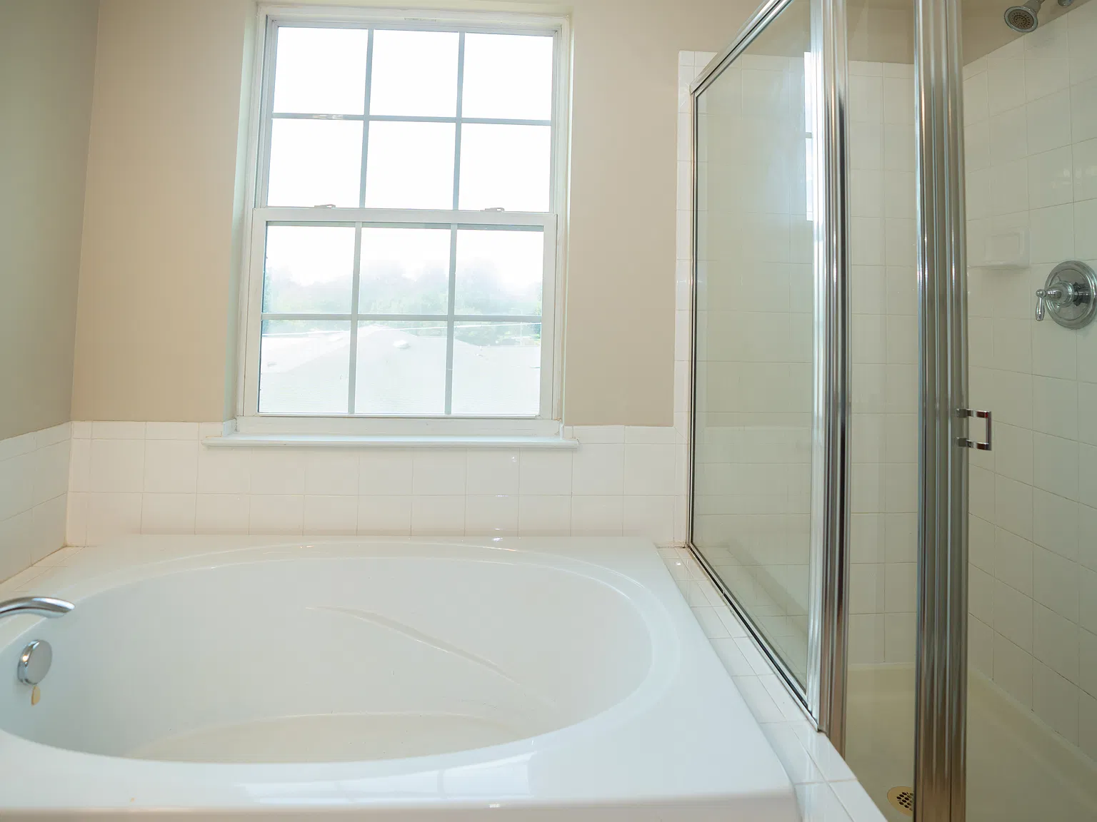 3 bed, 2552 sqft, $2,950 — Photo 3