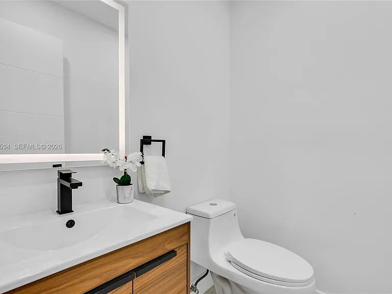 17680 SW 54th St — Photo 7