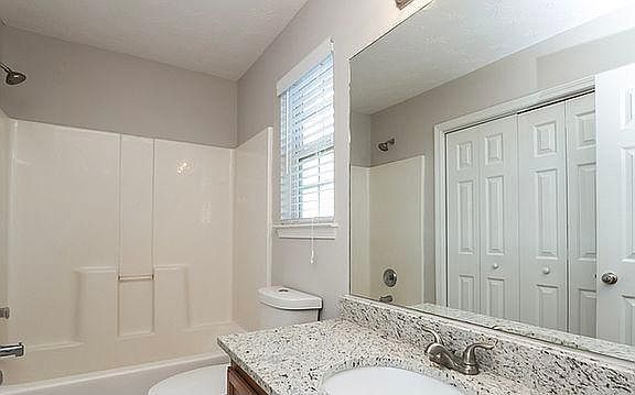 3rd image of 315 Parkview Place Dr