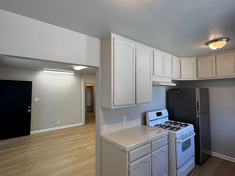 11421 S Normandie Ave — Photo 6