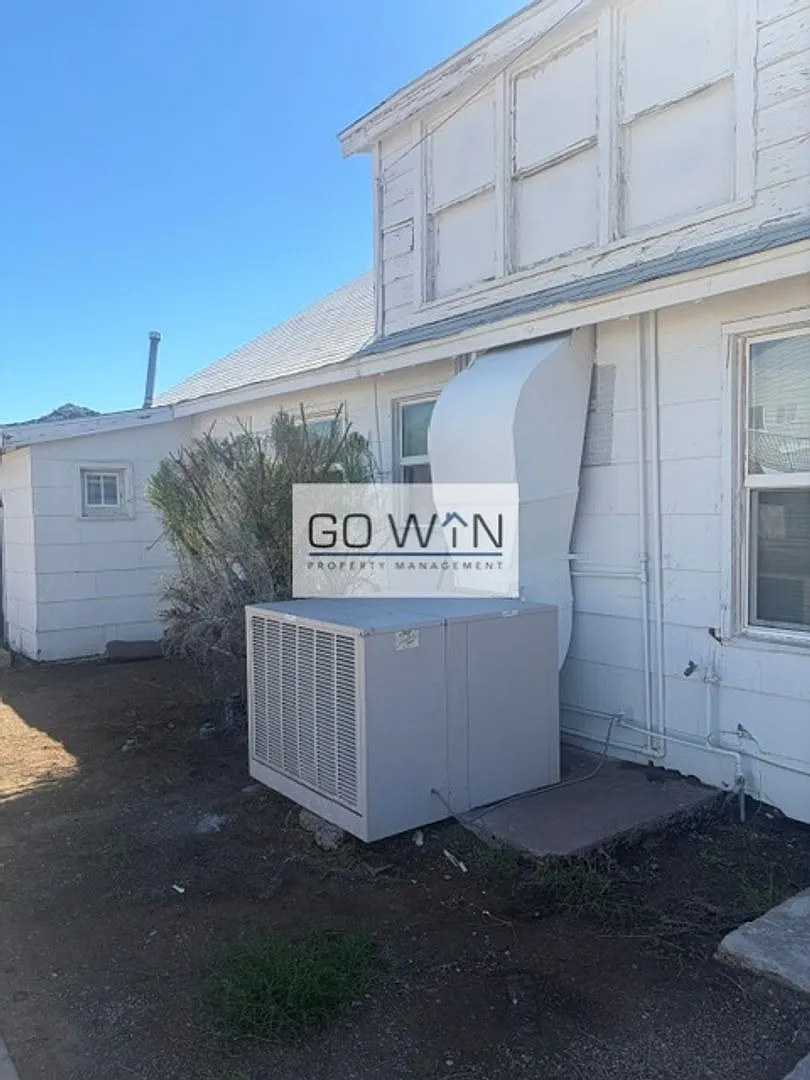 3 Bedrooms/ 1.5 Bathroom Rent Ready — Photo 4